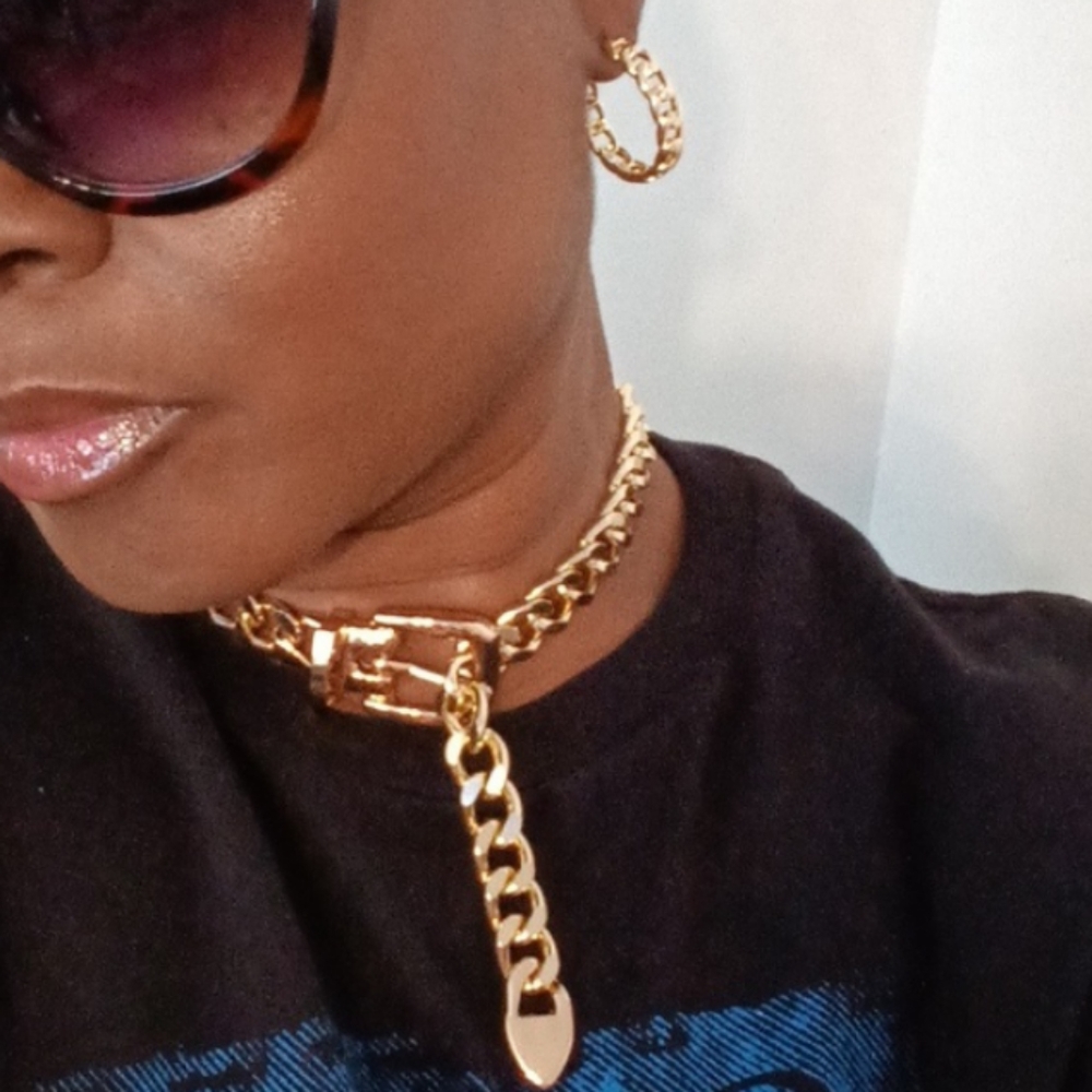 @HELPMEHELPU IS LIVE SPEAK TO GET IN TRAY! ADD 2, TAG AND LET'S GO SHOPPING 🛒🛍 - Picture 15 of 17